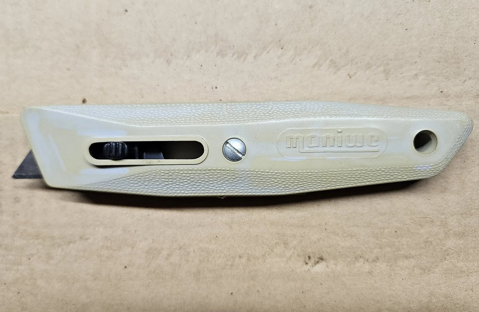 Foto: Cuttermesser mit einziehbarer Klinge