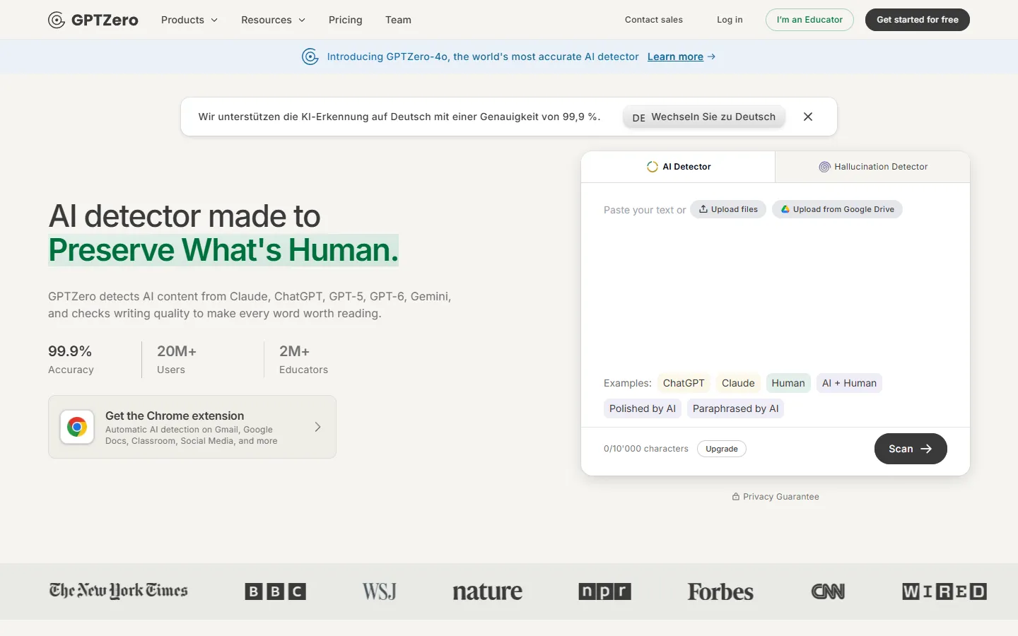 Startseite von GPTZero: „AI detector made to Preserve What’s Human“, rechts ein Eingabefeld für Text, darunter Logos bekannter Medien