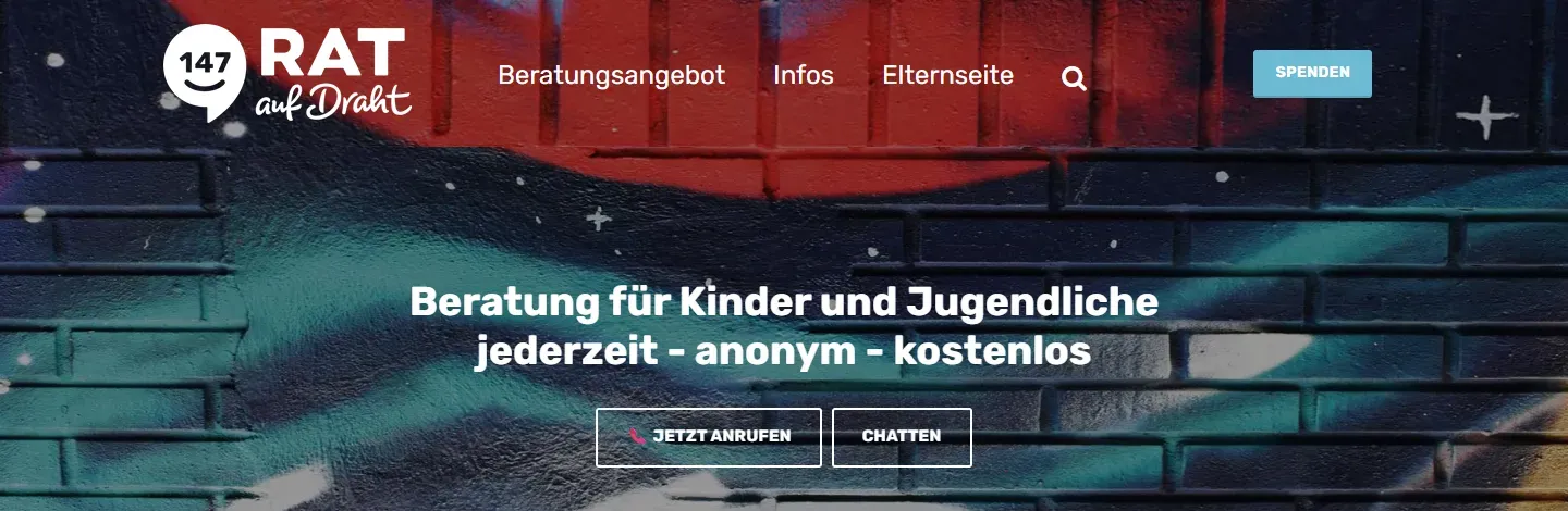 Startseite Rat auf Draht: Logo 147, „Beratung für Kinder und Jugendliche jederzeit – anonym – kostenlos“, Knöpfe „Jetzt anrufen“ und „Chatten“